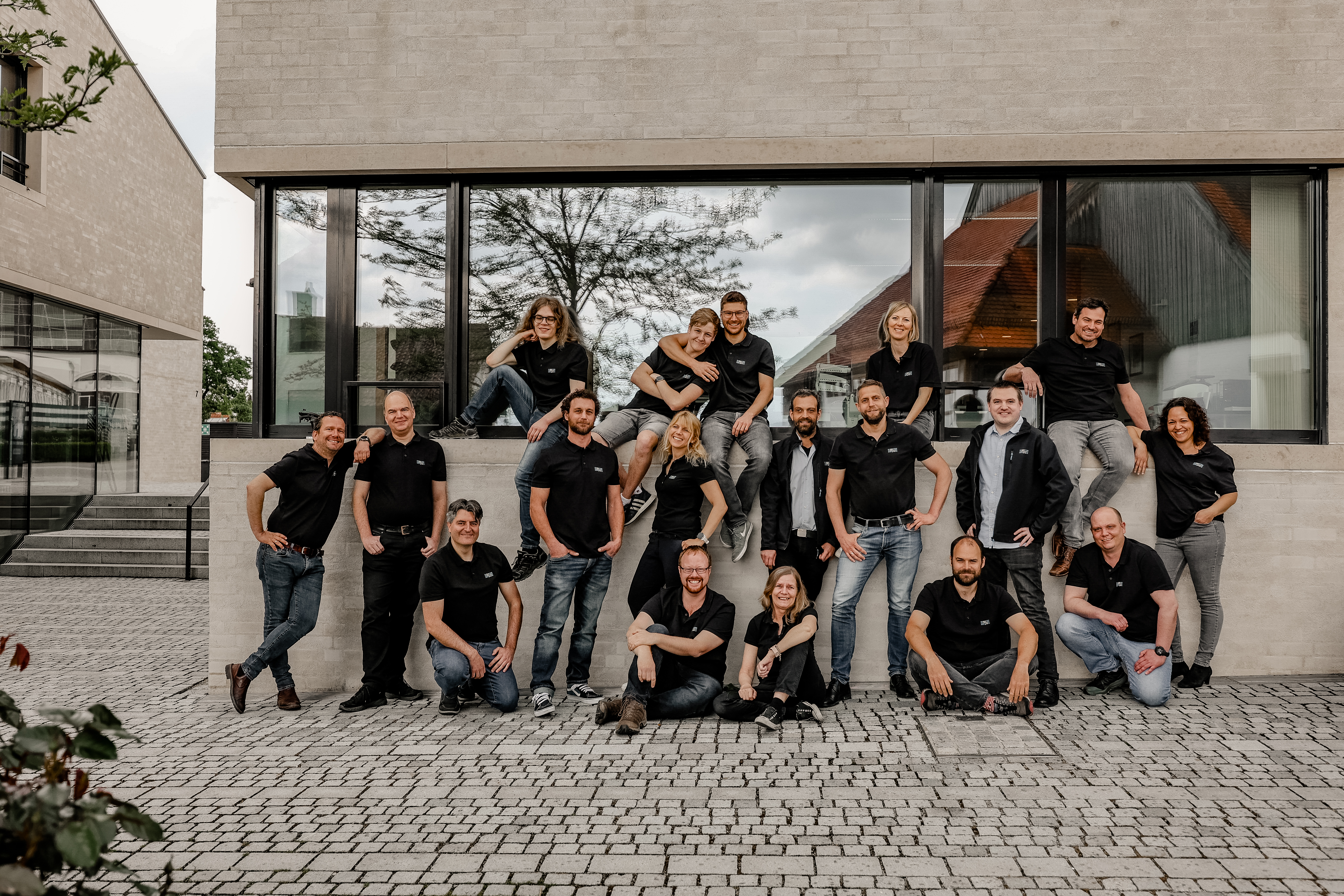 web_pic Team vor Rathaus 2