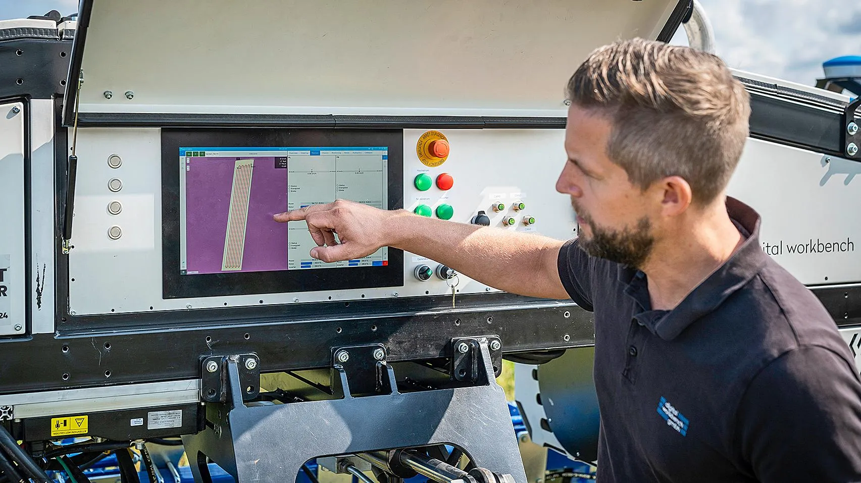web_pic Josef am touch screen tipard 1800
